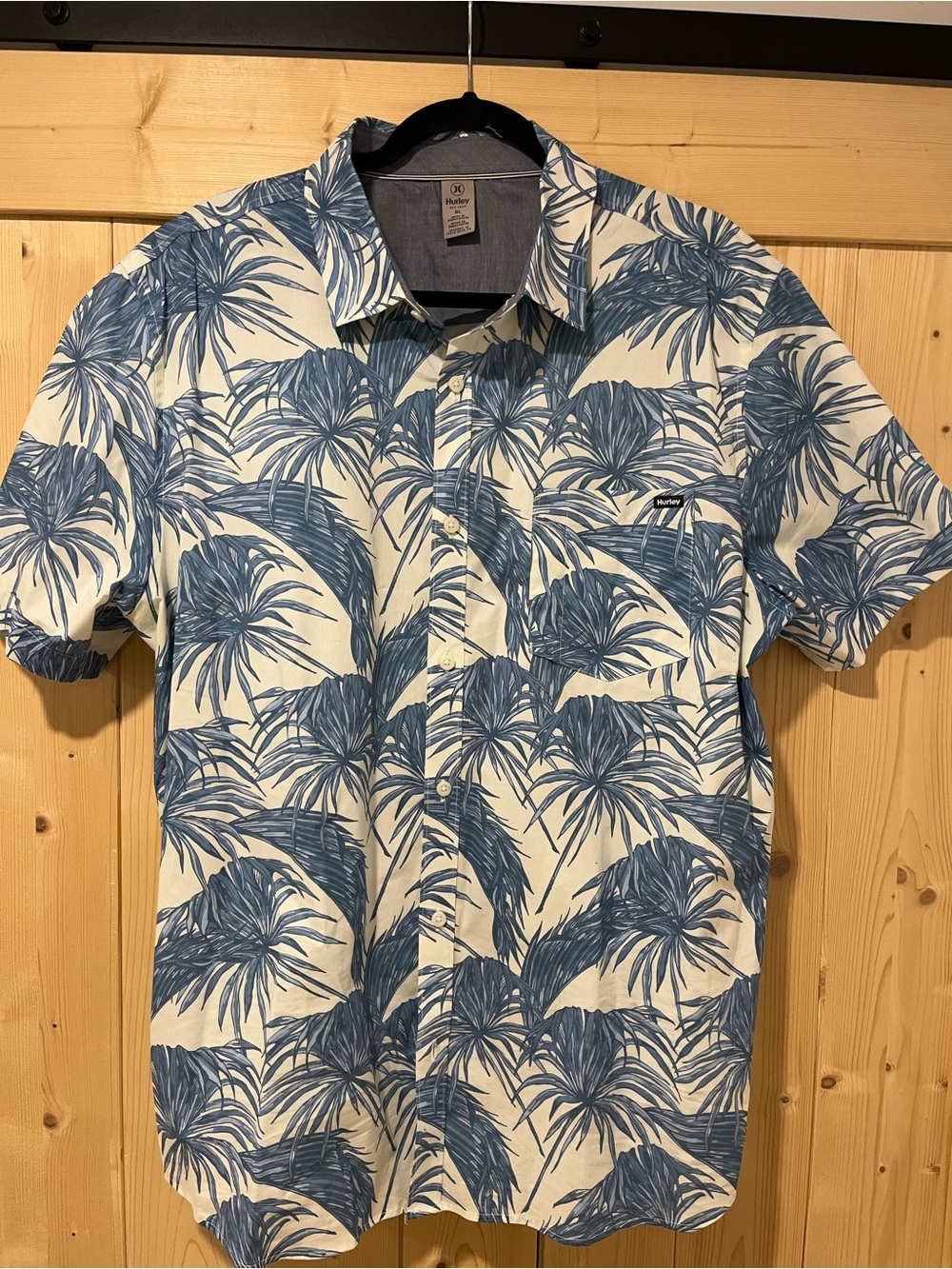 Hurley Patio Stretch Woven Palm Tree Shirt – White/Blue (XL)